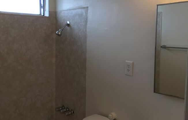 2 beds, 1.5 baths, $2,025, Unit 2