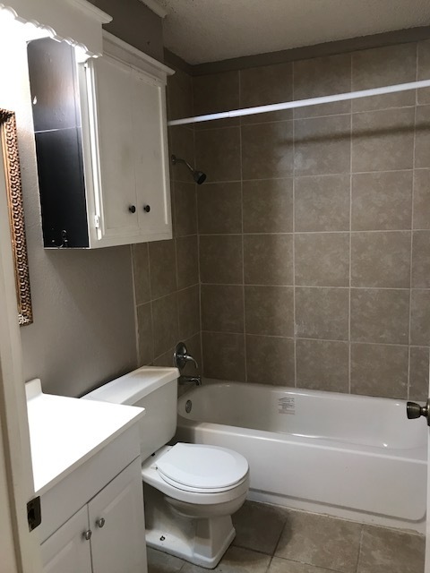 2 beds, 1 bath, $995