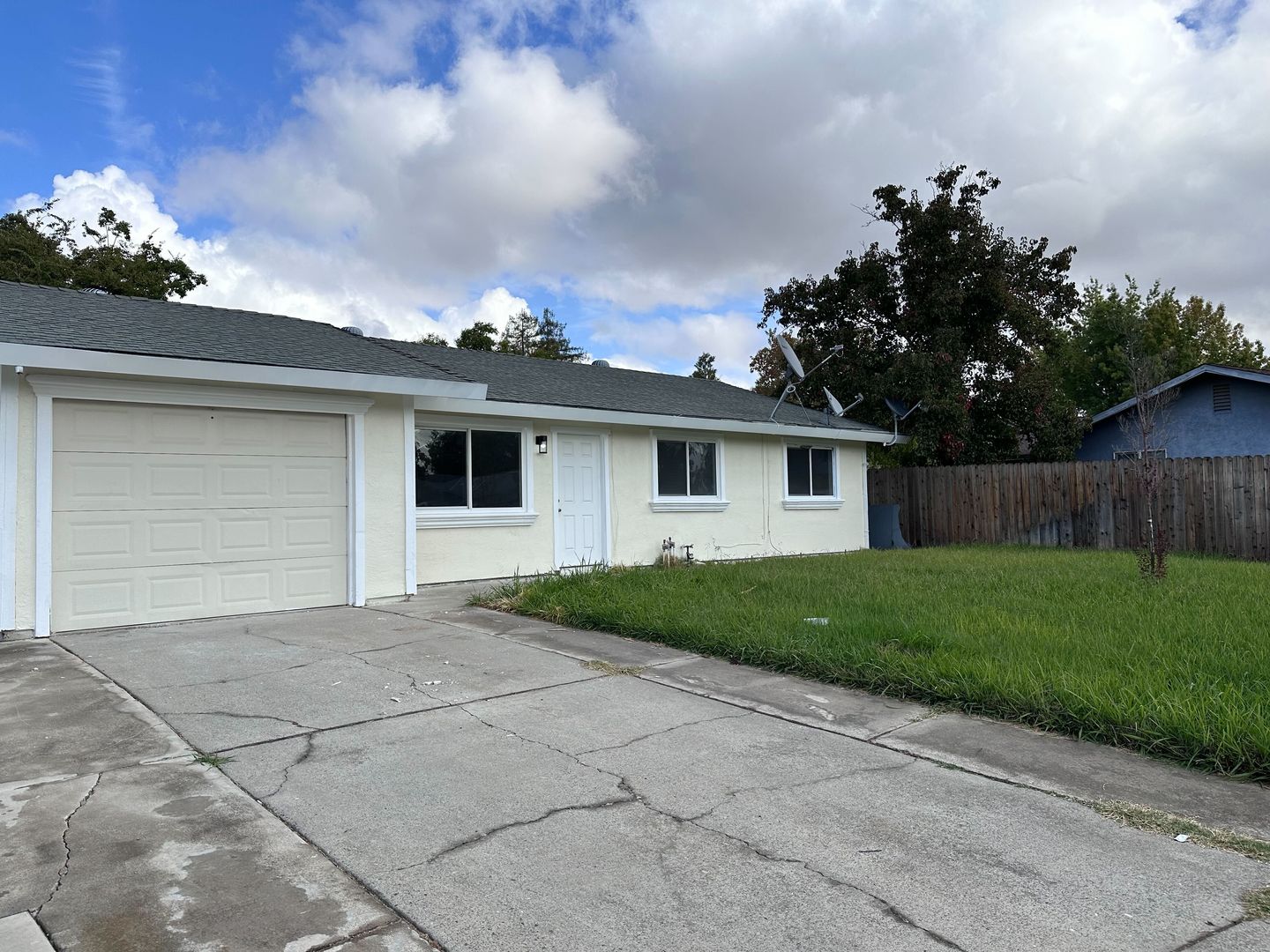 Newly Remodel 3-Bedroom Home in Prime Elk Grove Location – Available Now!