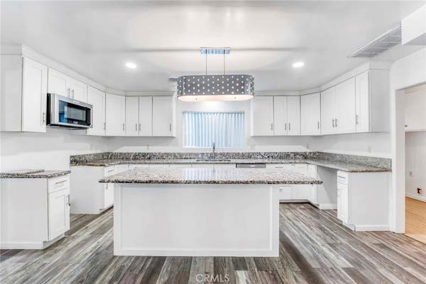 8558 PASO ROBLES AVE