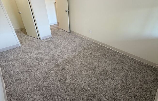 2 beds, 1 bath, $1,350, Unit 24
