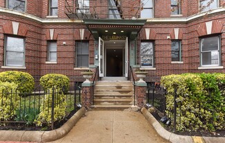 Newly Renovated Logan Circle One Bedroom One Bath With Washer/Dryer In Unit, Pets Welcomed!, Stainless Steel Appliances, Hardwood Floors