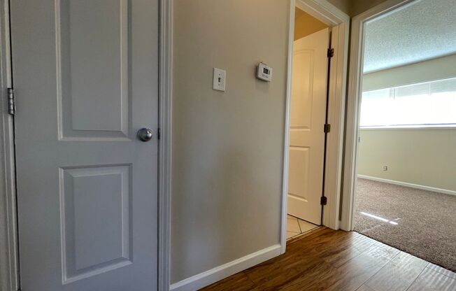 Charming 2-Bedroom Duplex in Sacramento –  Some Utilities Included!
