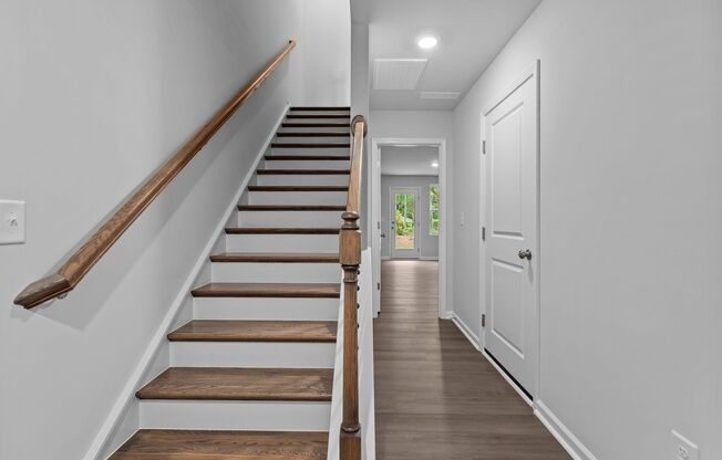 Gorgeous New Construction! Updated Kitchen, SS Appliances, Open Floorplan, Garage, Pet Friendly!
