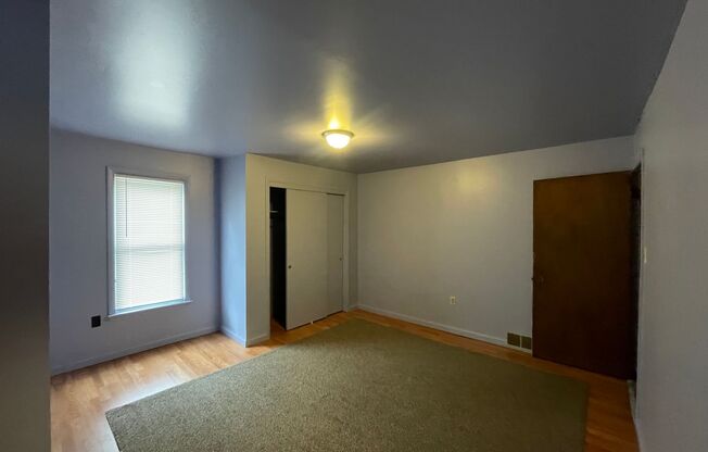 Available NOW-Two Bedroom, One Bath DUPLEX!