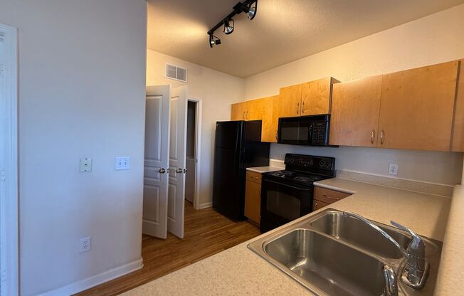 1 bed, 1 bath, $1,125, Unit # 166