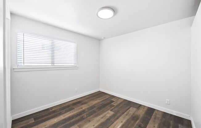 Studio, 1 bath, 355 sqft, $1,275, Unit 10