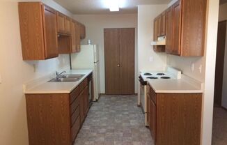 2 beds, 1 bath, 882 sqft, $595, Unit 612-301