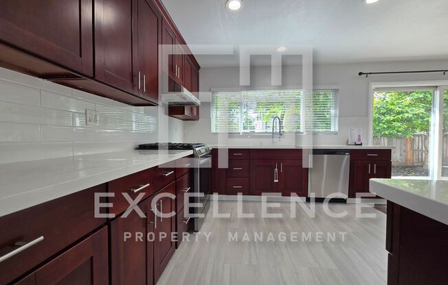 Fully Updated 4/2 Corner Lot Home - Fireplace, Quartz Counters