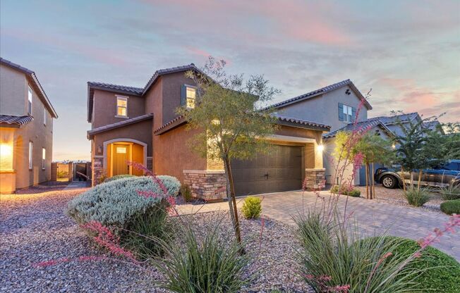 Stunning 4 bedroom, 3 bathroom home with a pool in Henderson!