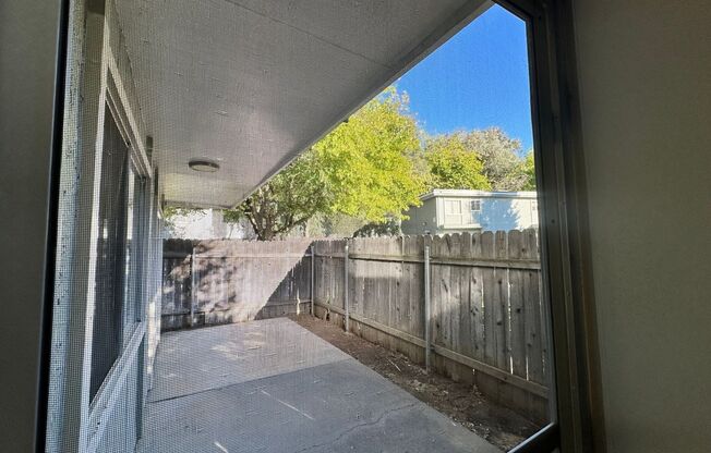2 beds, 1 bath, 895 sqft, $1,700, Unit 490102