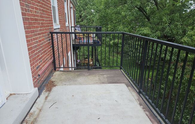 Charming 1 Bed 1 Bth Condo With Balcony In Vibrant Fairlington Villages