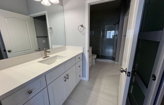 2 beds, 1 bath, $1,450, Unit # 1050