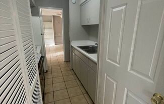 2 beds, 1 bath, 628 sqft, $649, Unit 16