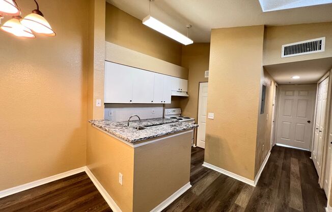 1 bed, 1 bath, $1,280, Unit Unit 338