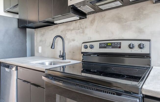 2 beds, 1.5 baths, 889 sqft, $1,675, Unit 8