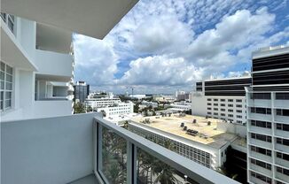 1 bed, 1 bath, $2,400, Unit Unit 1027