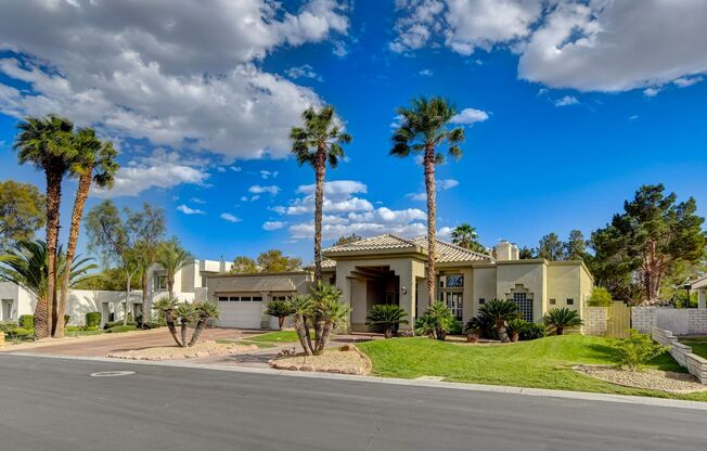 A luxurious 5 Bedroom House with a Casita & a Sparkling pool at Ten Oaks Estates
