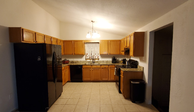911 W RUSSELL CT