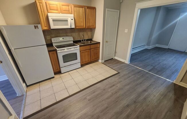 1 bed, 1 bath, 650 sqft, $950, Unit 1F