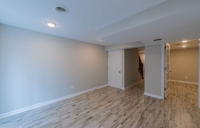 3 beds, 2 baths, 1,300 sqft, $1,825, Unit 666FPL