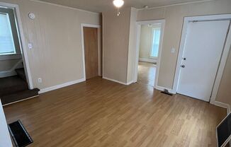 3 beds, 1 bath, $1,560