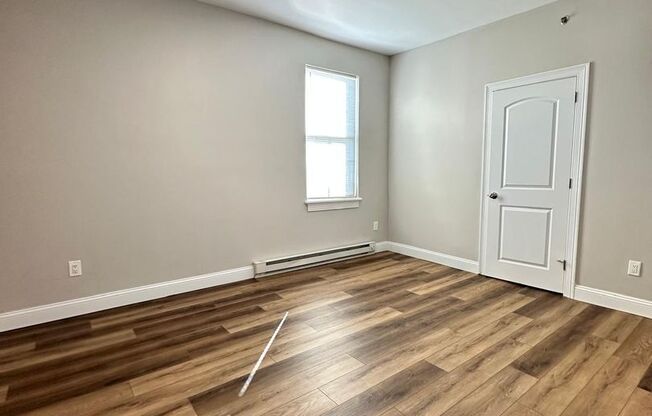 2 beds, 1 bath, $1,550, Unit 5 Hampshire St., Unit 3