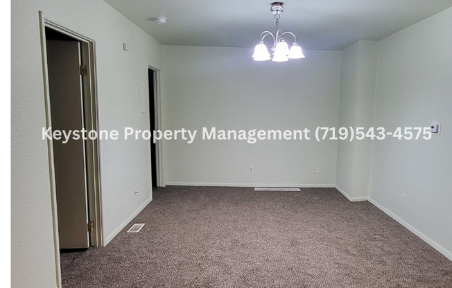 $500 OFF MOVE IN SPECIAL! Downtown Apartment with Private Entrance $1000/$1000