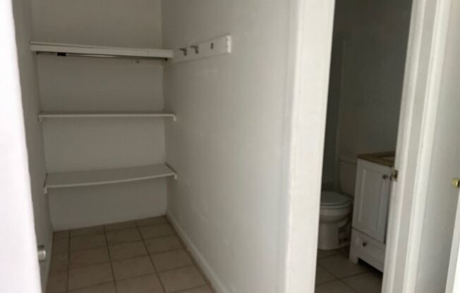 Studio, 1 bath, 400 sqft, $1,400