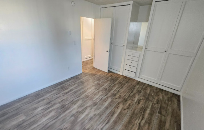 11030 Moorpark St 26