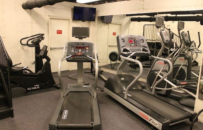 Studio, 1 bath, 450 sqft, $2,185, Unit 401