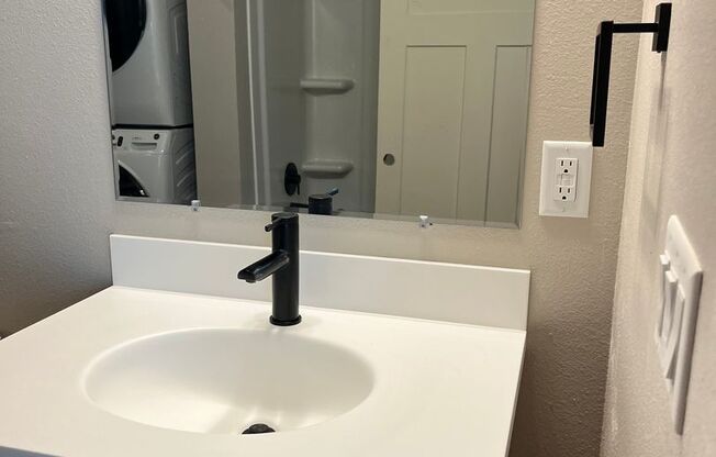 Studio, 1 bath, 416 sqft, $1,225, Unit 102