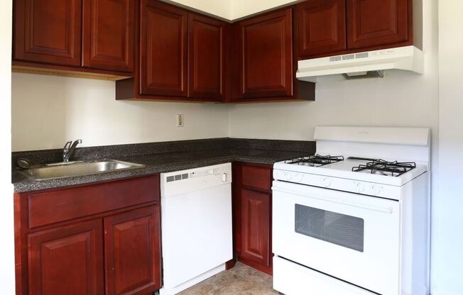 2 beds, 1 bath, 930 sqft, $1,419, Unit E33