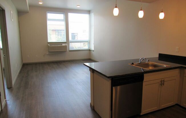 1 bed, 1 bath, 671 sqft, $1,625, Unit 211