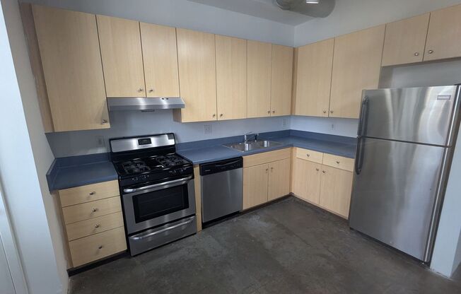Studio, 1 bath, 925 sqft, $1,800, Unit A-212