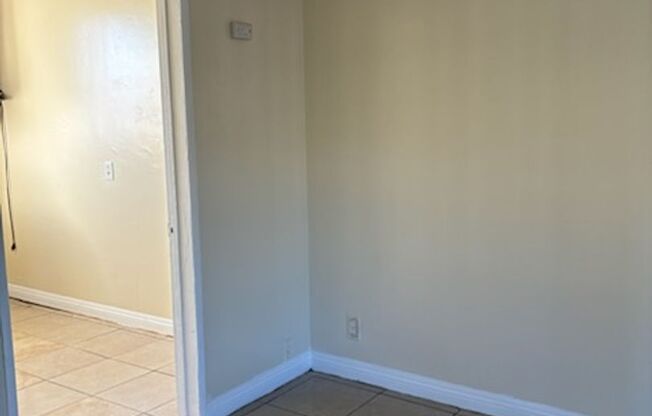 Studio, 1 bath, 450 sqft, $1,400, Unit 6