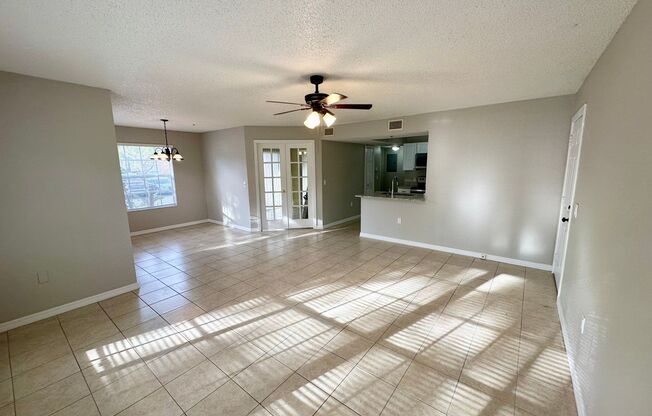 Beautiful bright updated 3/2 condo in Altamonte