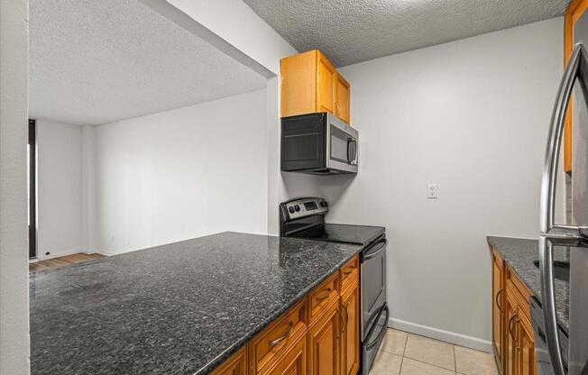 2 beds, 2 baths, $4,200, Unit 14R