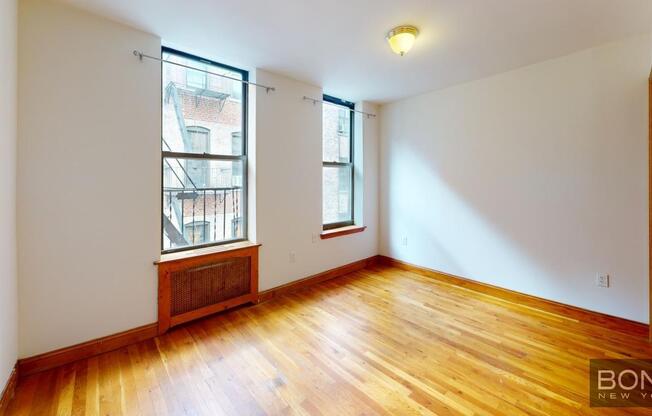 2 beds, 1 bath, $3,270, Unit 5D