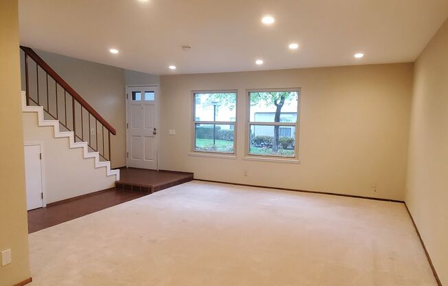 Spacious Townhome, A/C, 2c Garage, Renovated Kitchen, Beautiful Master Bathroom!