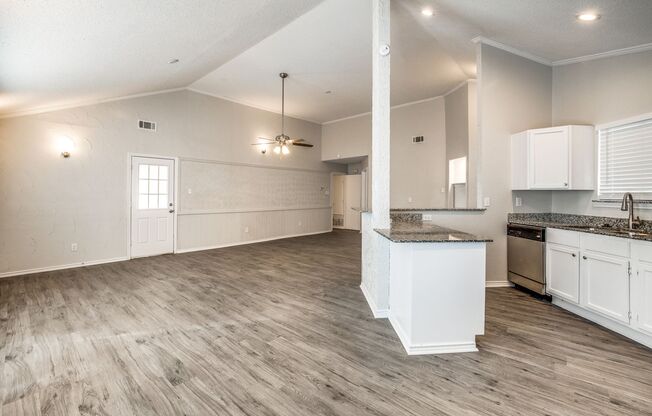 Updated 3BD with Granite Counters