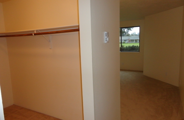 2 beds, 1.5 baths, $1,796, Unit 0137