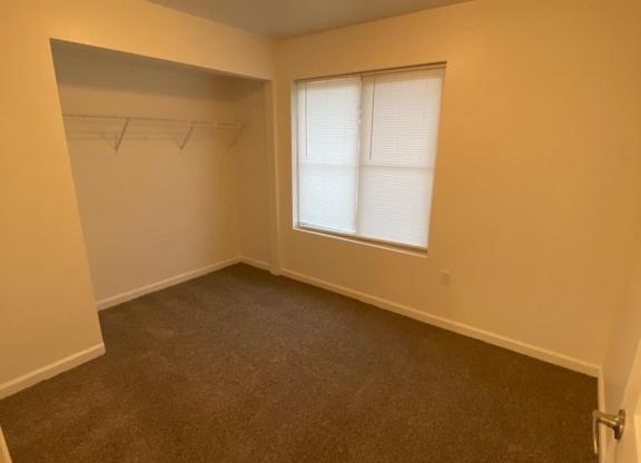 2 beds, 1 bath, 750 sqft, $1,000
