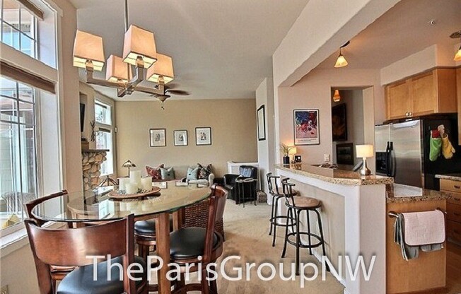 Gorgeous Renton Highlands Condo * Attached Garage * Upgrades