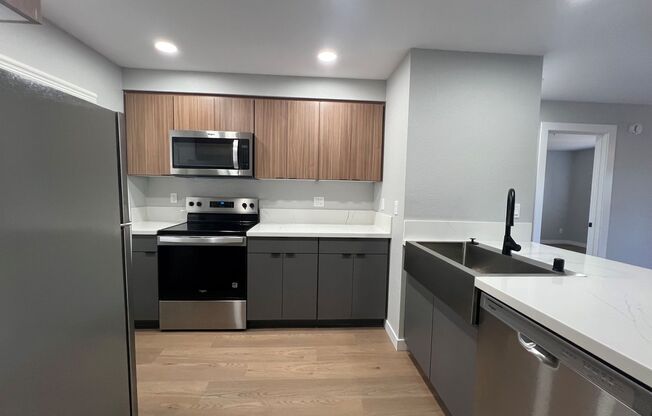1 bed, 1 bath, 726 sqft, $2,655, Unit F-211