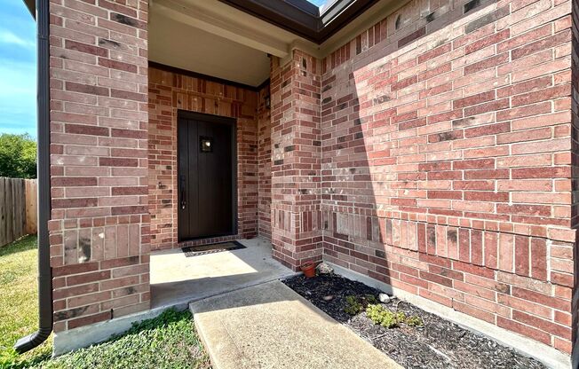 LEASING SPECIAL- $1000 OFF 2ND MONTH'S RENT