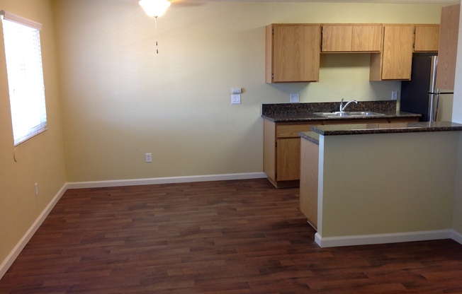 2 beds, 1 bath, $2,195, Unit 37