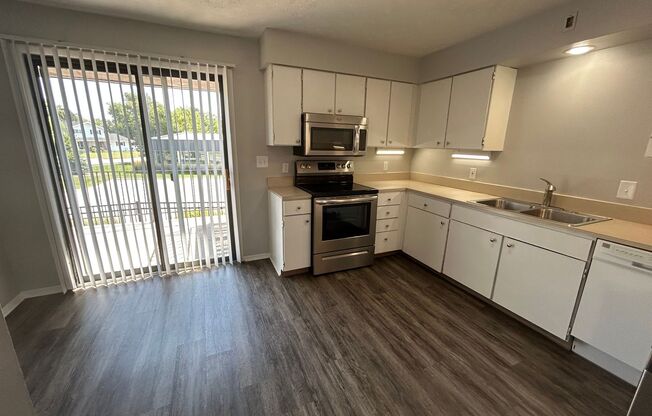 2 beds, 1 bath, 875 sqft, $1,075, Unit 10719-6