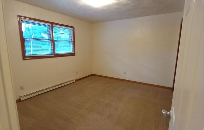 2 beds, 1 bath, 903 sqft, $1,140, Unit P-2