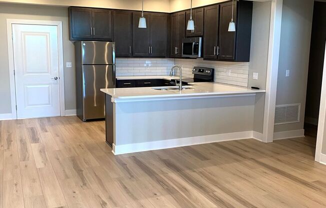 2 beds, 1 bath, 880 sqft, $1,675, Unit 4415 #209 (#47)